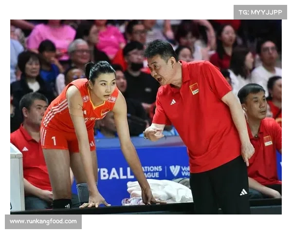 中国女排更衣室内谈话曝光 蔡斌强调发球攻击性对比赛胜负的关键作用